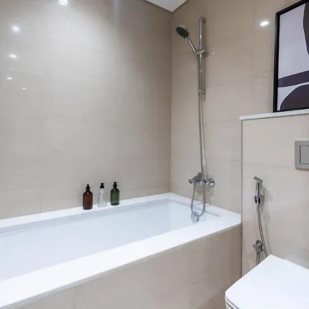 Full Burj Khalifa Views / 5 Min Walk From Dubai Mall / Designer Choice / 6 People / New Building Exterior photo