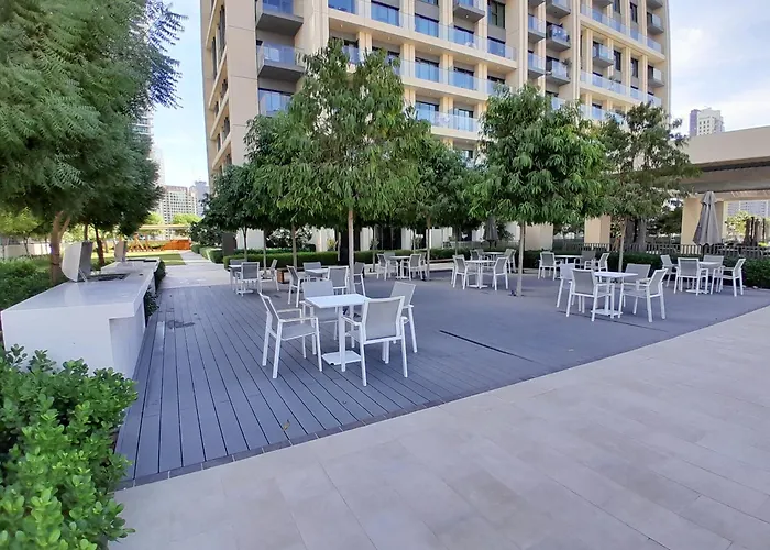 Full Burj Khalifa Views / 5 Min Walk From Dubai Mall / Designer Choice / 6 People / New Building