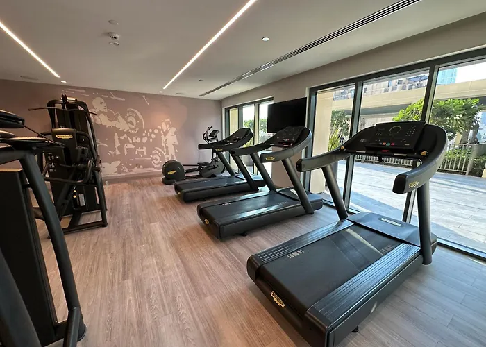 Full Burj Khalifa Views / 5 Min Walk From Dubai Mall / Designer Choice / 6 People / New Building