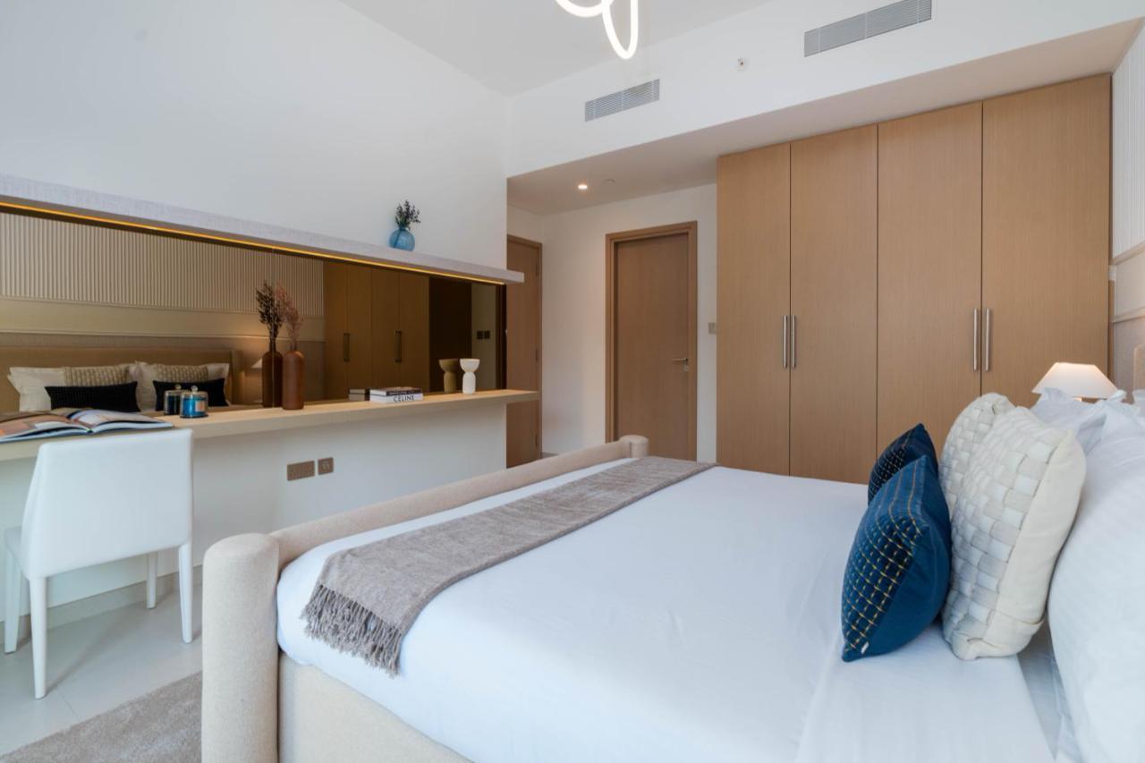 Full Burj Khalifa Views / 5 Min Walk From Mall / Designer Choice / 6 People / New Building Appartamento