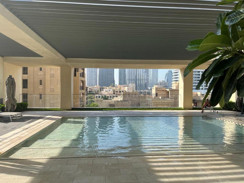 Full Burj Khalifa Views / 5 Min Walk From Mall / Designer Choice / 6 People / New Building Appartamento *