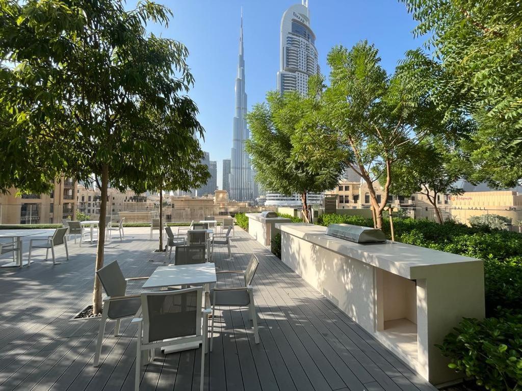 Full Burj Khalifa Views / 5 Min Walk From Mall / Designer Choice / 6 People / New Building Appartamento Dubai