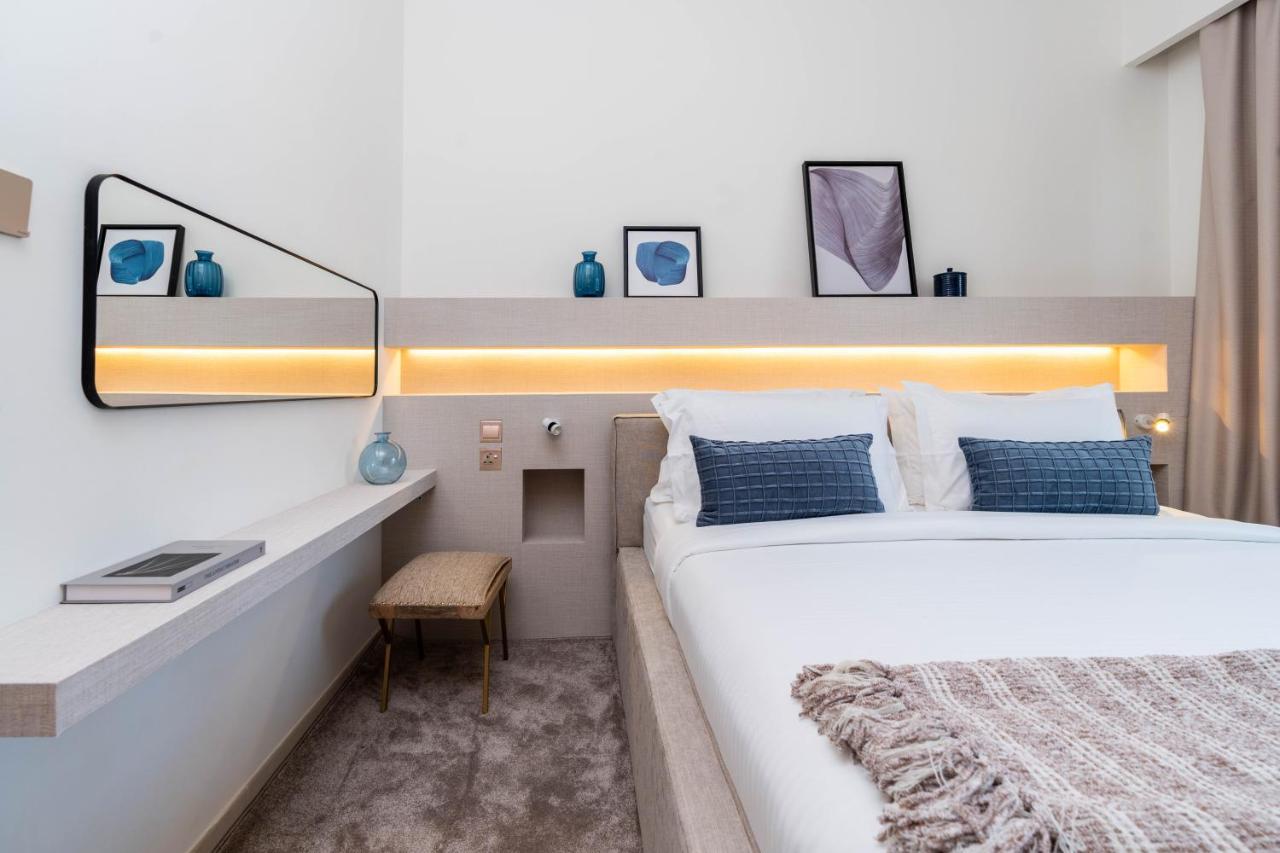 Full Burj Khalifa Views / 5 Min Walk From Mall / Designer Choice / 6 People / New Building Appartement Dubai