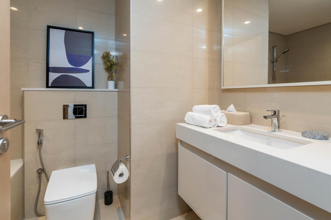 Full Burj Khalifa Views / 5 Min Walk From Mall / Designer Choice / 6 People / New Building Appartement Dubai